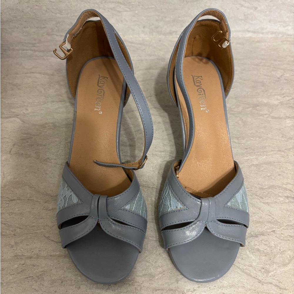 Baby Blue Kitten Heels. EUC. Glitter accents.